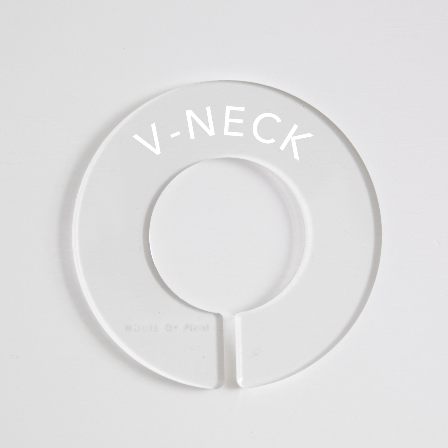 Tops | Circular Divider + Label